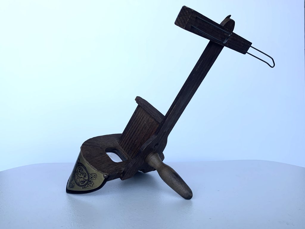 An image of a Stereoscope.